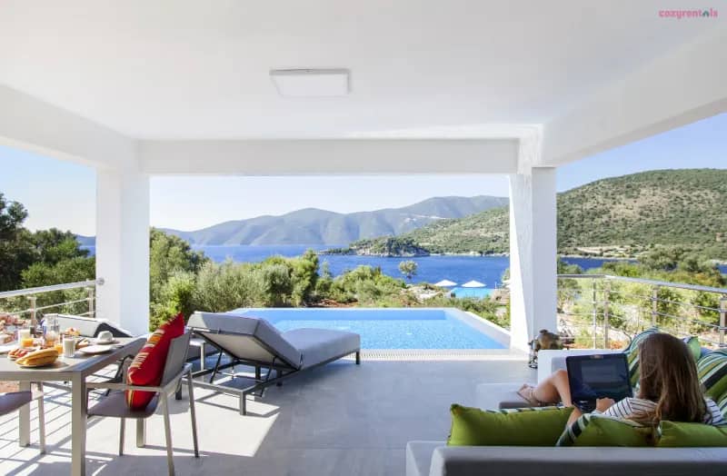villa del mar - sea front luxury villa, וילת אירוח, Lefkada