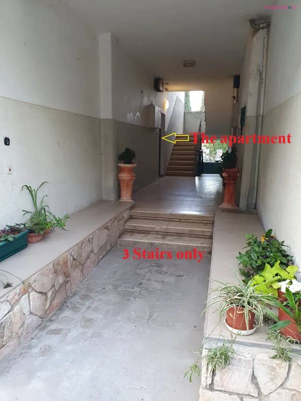 Three 3 stairs only to a cozy flat on favorite Hillel st, דירת נופש, חיפה