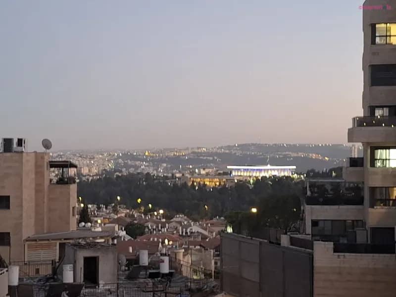 חדר בדירה צמוד לשוק, שותפים, ירושלים