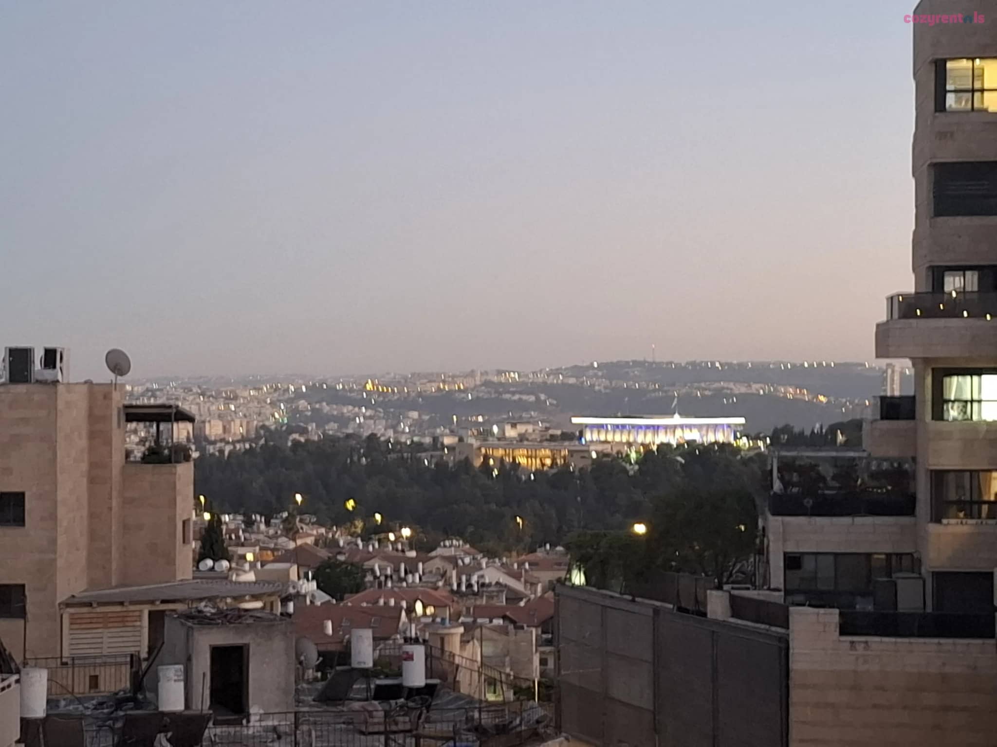 חדר בדירה צמוד לשוק