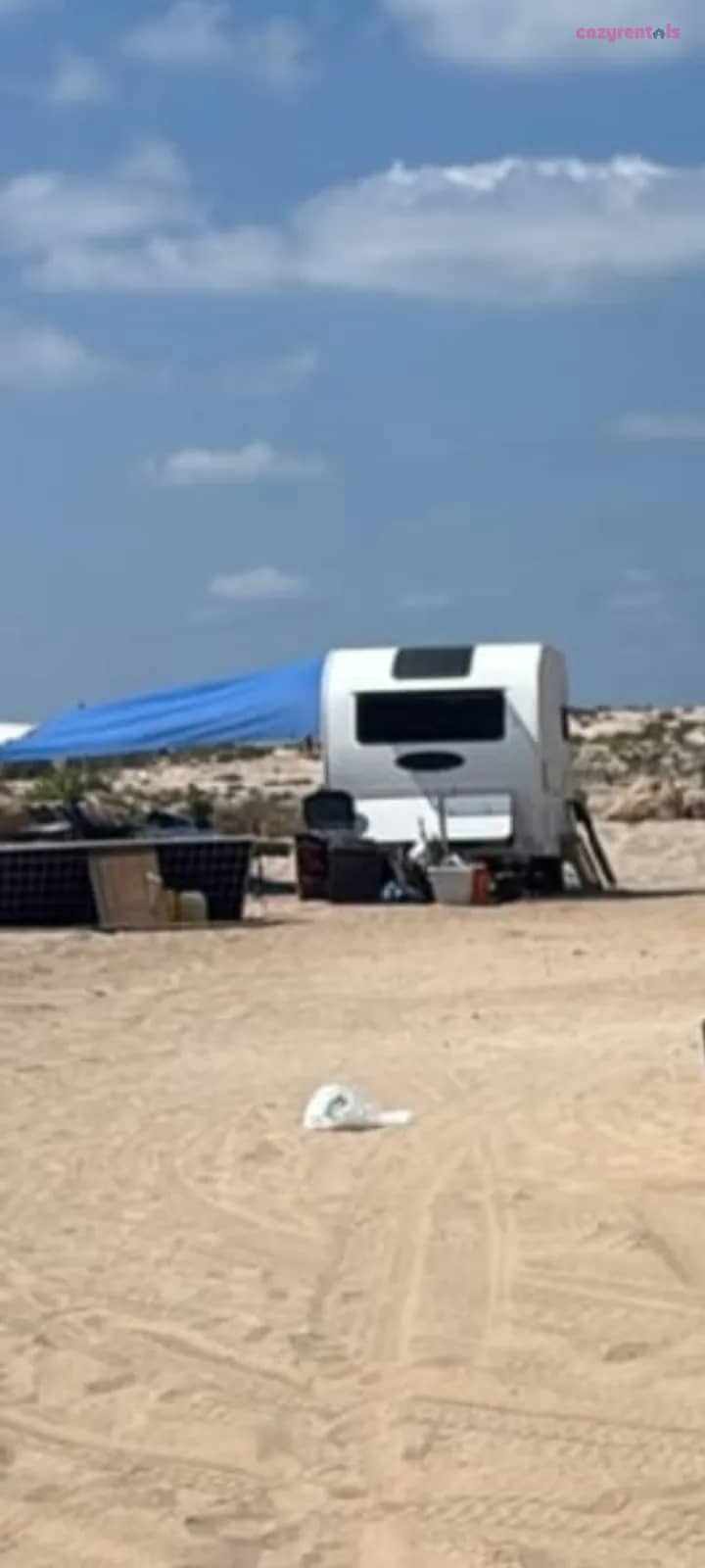 קראוון זוגי על חוף הים, צימר, הבונים