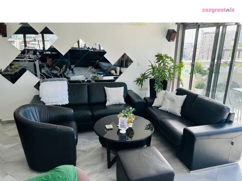 Skyline Penthouse Kimchi Home, דירת נופש, גבעתים