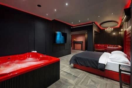 Mask hotel – 104