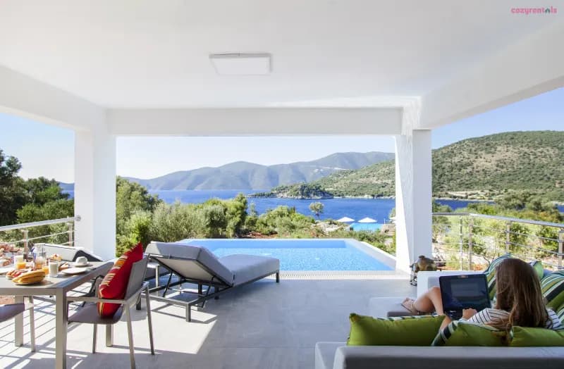 villa del mar - sea front luxury villa, וילת אירוח, Lefkada