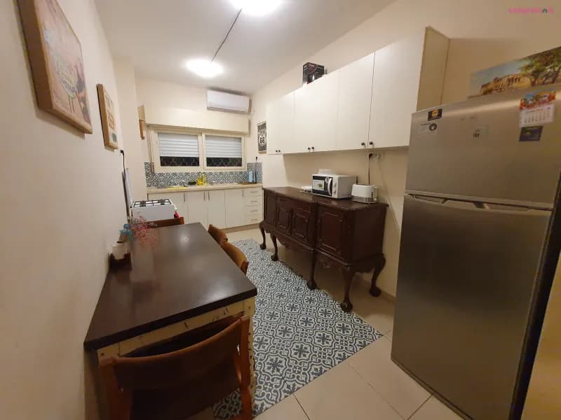 Three 3 stairs only to a cozy flat on favorite Hillel st, דירת נופש, חיפה, תמונה 4